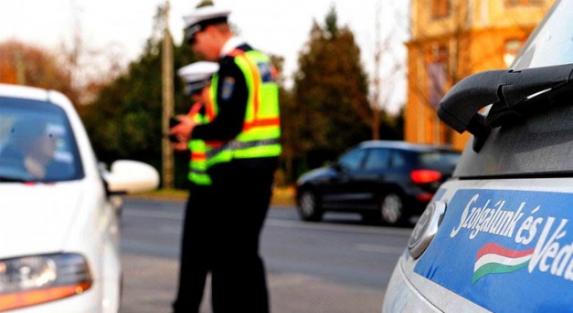 A rendőrség most a szabályosan közlekedőket pontozza